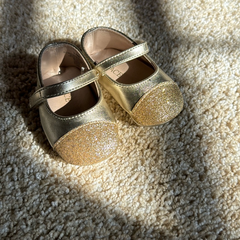 NWOT, The Children’s Place Gold Glitter Ballet Flats, Size 3-6 Months